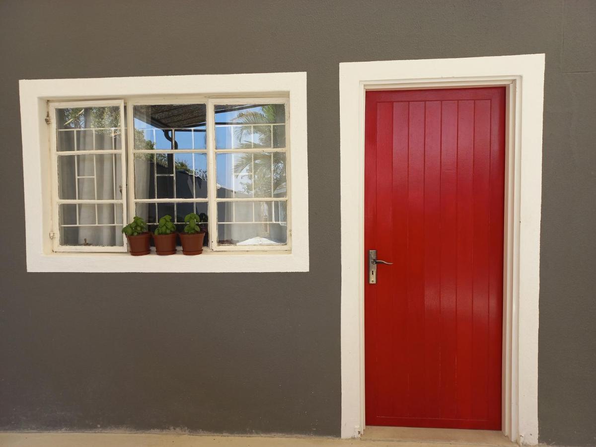 Urban Farm Haus Guesthouse Rundu Exteriör bild