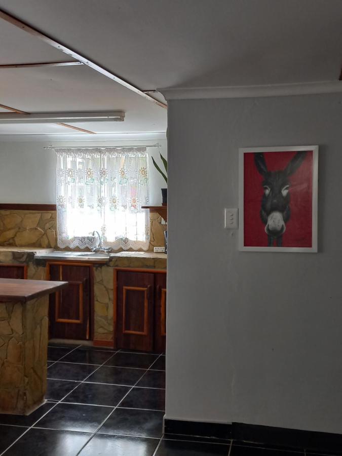 Urban Farm Haus Guesthouse Rundu Exteriör bild