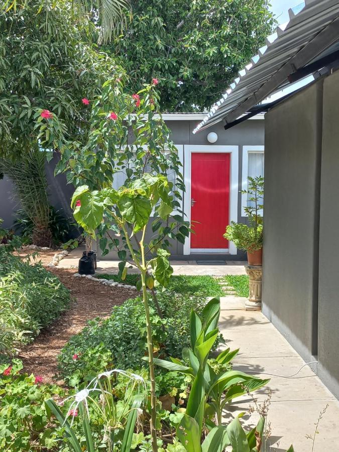 Urban Farm Haus Guesthouse Rundu Exteriör bild