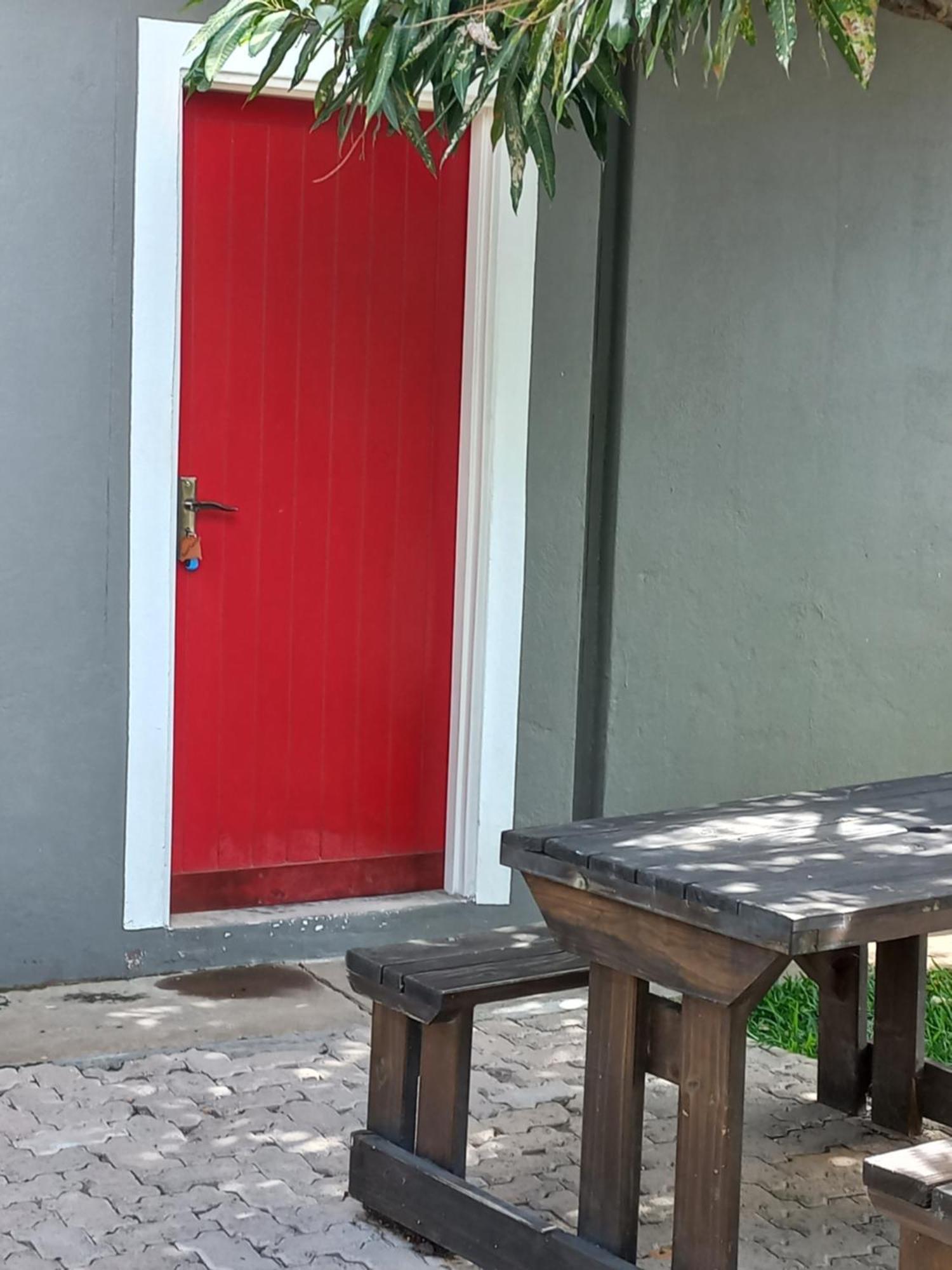 Urban Farm Haus Guesthouse Rundu Exteriör bild